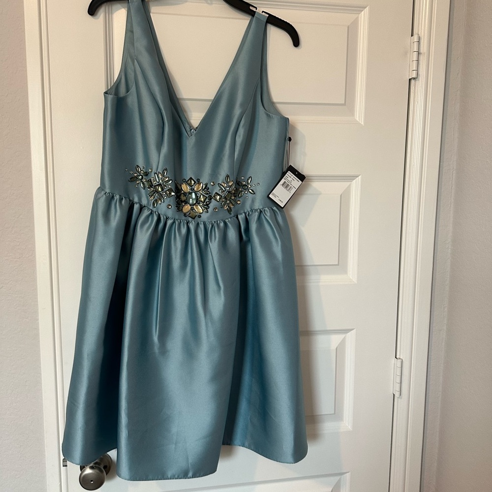 NWT Adrianna Papell Deep V Neck Party Dress Sz 10